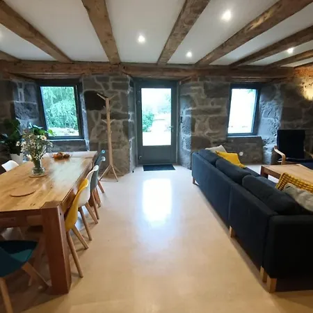 Pour 9 Personnes Avec Jardin A Proximite Du Puy Mary