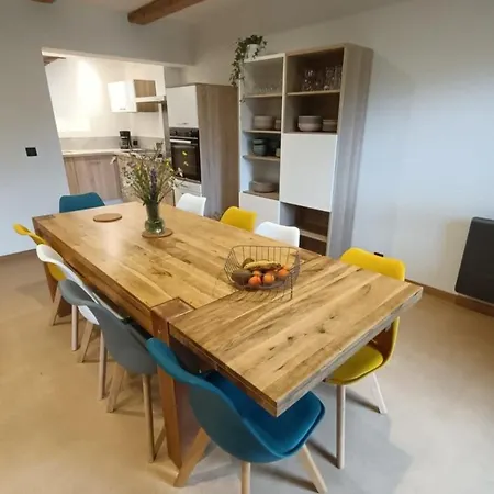 Pour 9 Personnes Avec Jardin A Proximite Du Puy Mary